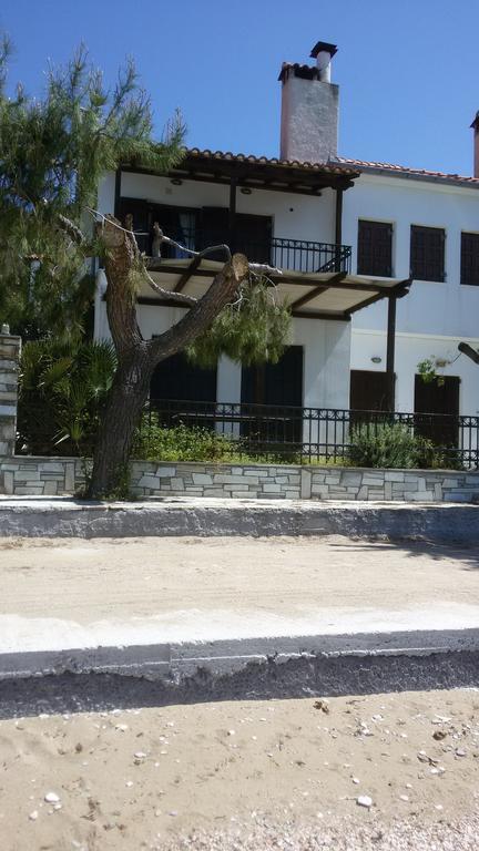 Stelios Seaside House Villa Lefokastro Exterior photo
