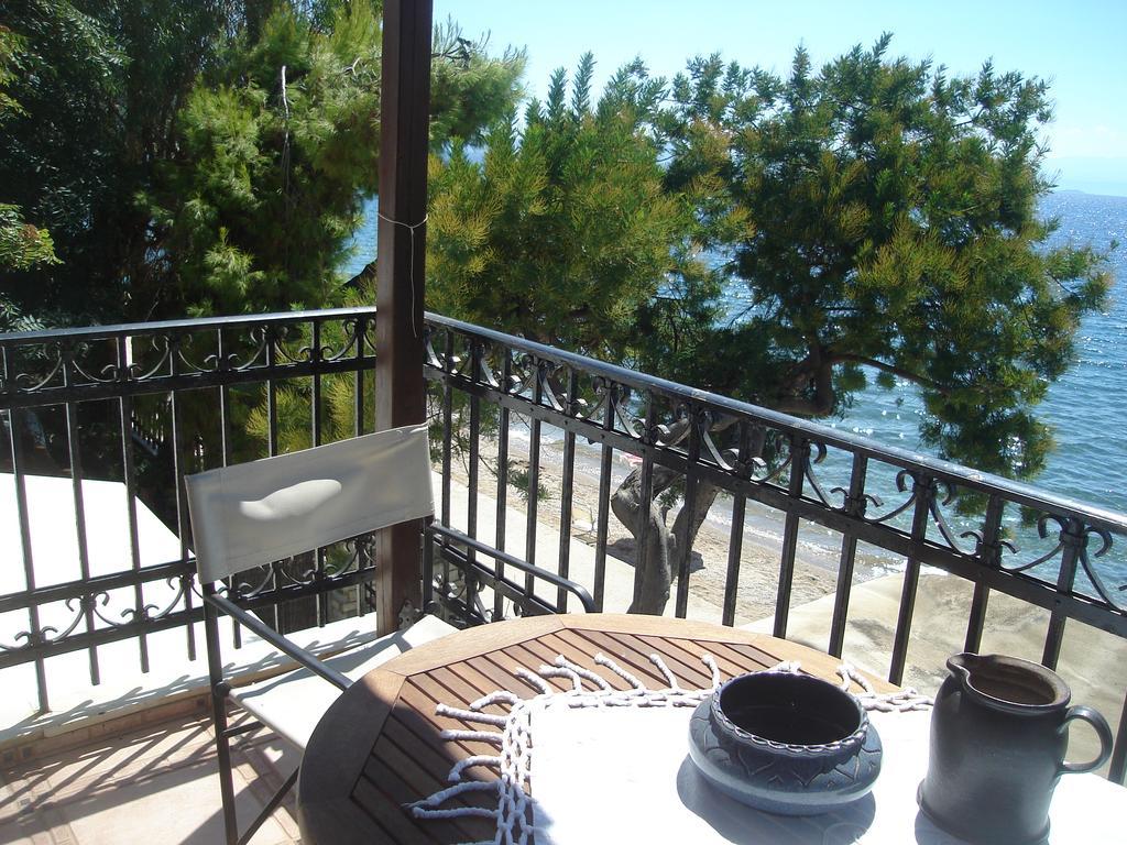 Stelios Seaside House Villa Lefokastro Exterior photo